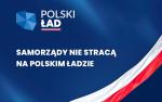 Napis na granatowym tle: Samorządy nie stracą na Polskim Ładzie. Z prawej strony flaga Polski. 